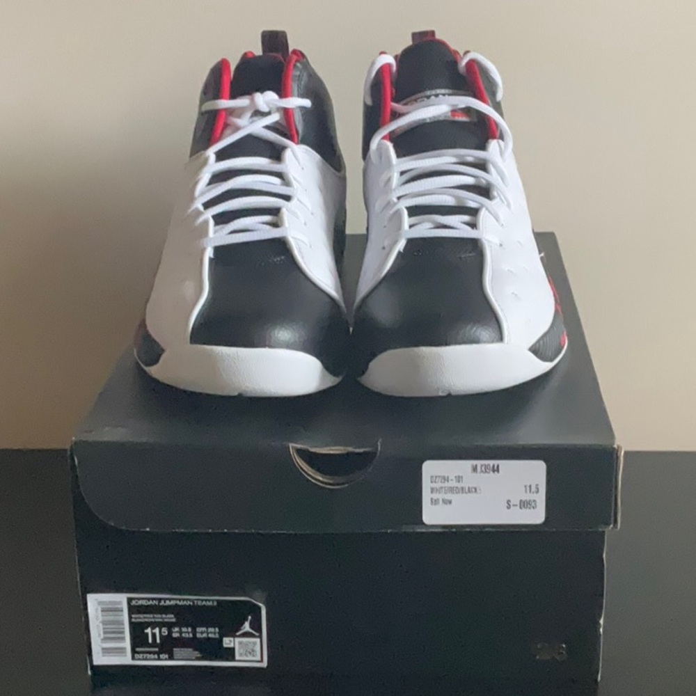 NWT Men’s Jordan Jumpman Team II Sneakers